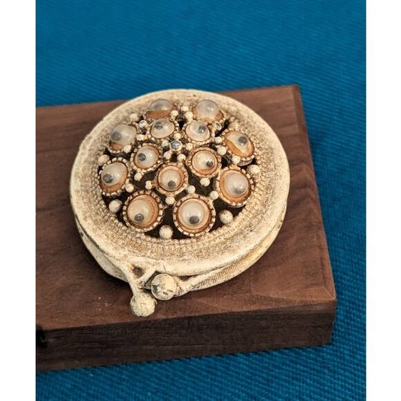 Vintage Florenza Trinket or Pill Box With Wiggly Googly Eyes Kiss Lock Closure - Picture 1 of 7